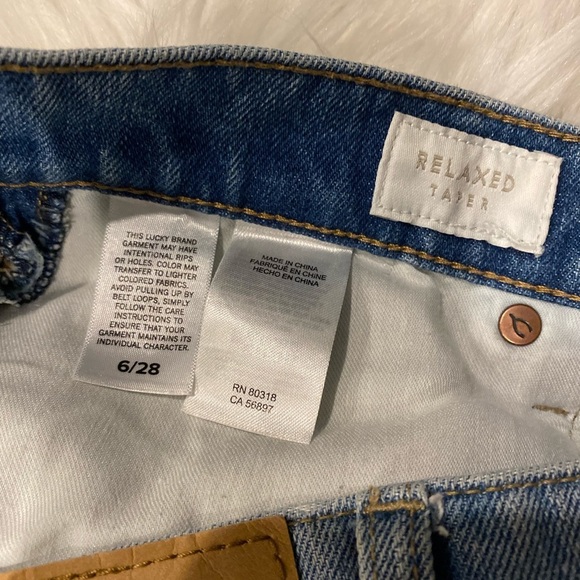 Lucky Brand Relaxed Taper Mom Jeans size 6/28 - Picture 5 of 8